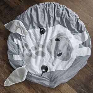 Gray and White Giraffe Play Mat